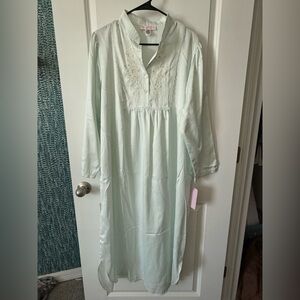 Vintage Oscar de la Renta Mint Chemise nightgown with Lace Trim- DeadStock NWT